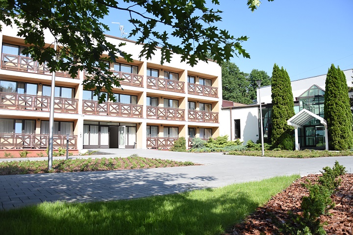 headquarters Leśny Ośrodek Edukacyjny im.red. A. Zalewskiego w Jedlni-Letnisko,                        Siczki 1A, 26-630 Jedlnia-Letnisko